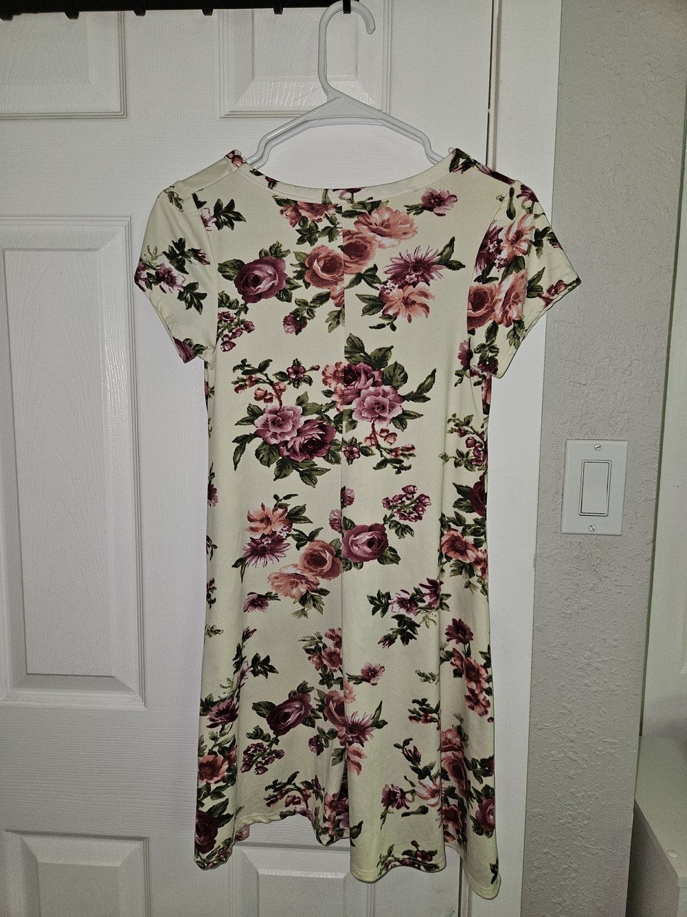 Light Yellow Floral Short Sleeve Dress - Picture 2 of 8
